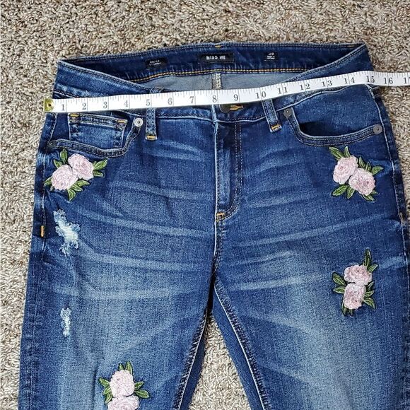 Miss Me Capri Jeans with Green & Pink Applicae Roses - Picture 3 of 7